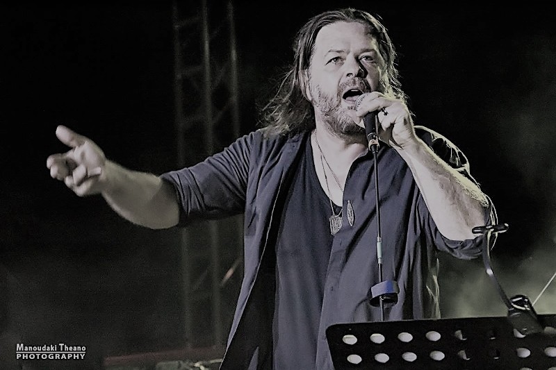 Ο Δημήτρης Μητσοτάκης στη σκηνή του Faust 