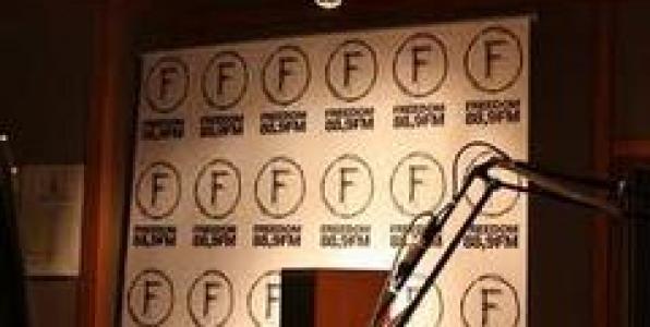 Ο ΑΝΤΩΝΗΣ ΛΕΚΟΠΟΥΛΟΣ ΑΠΟΧΑΙΡΕΤΑ ΤΟΥΣ ΑΚΡΟΑΤΕΣ ΤΟΥ FREEDOM 88,9
