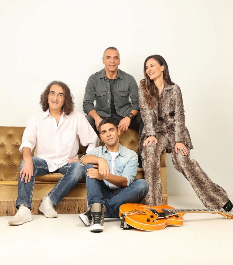 Βασίλης Καζούλης, Κίτρινα Ποδήλατα και Αλεξάνδρα Κόνιακ στο club του Σταυρού του Νότου