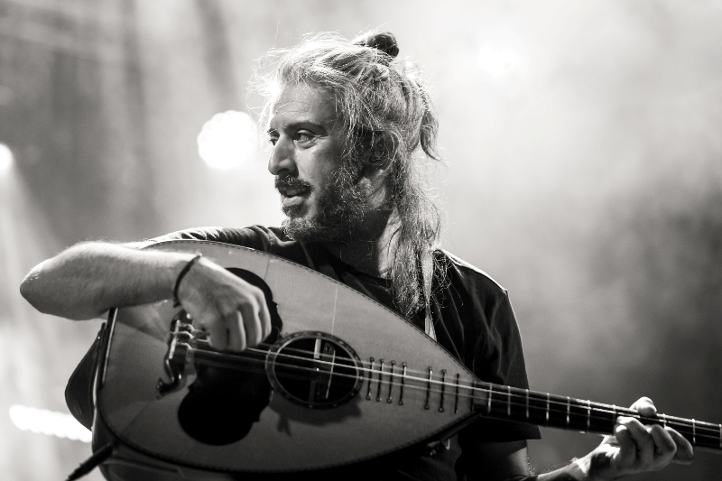 Ο Γιάννης Χαρούλης στο Κατράκειο Θέατρο