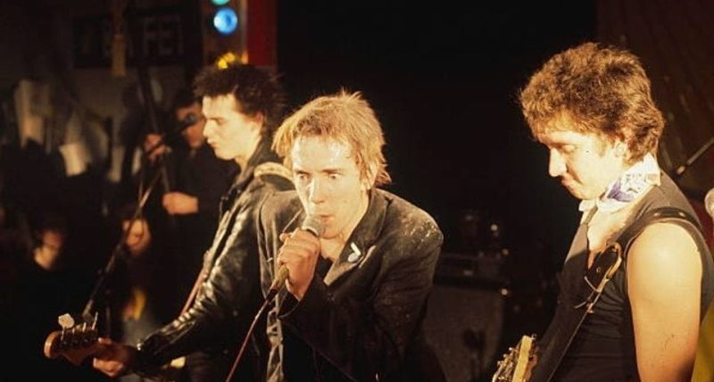 «Η αλήθεια βρίσκεται στους Sex Pistols»