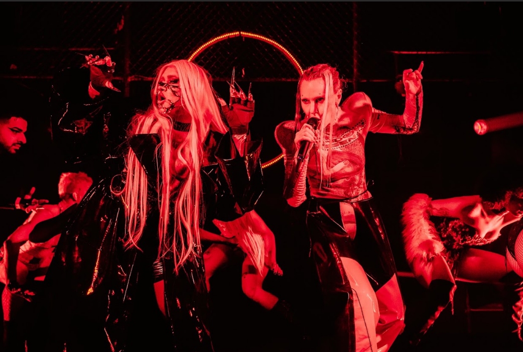 Πήγαμε, είδαμε την Τάμτα σε ένα techno club στην Πλατεία Βάθη