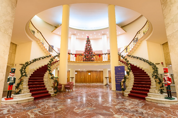 Το θέατρο Ολύμπια αποχαιρετά μουσικά το 2021