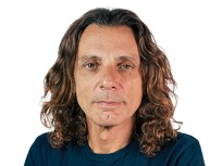 Ο Δημήτρης Γιαννακόπουλος είναι ο ρεπόρτερ που είναι παντού και πάντα την ίδια στιγμή