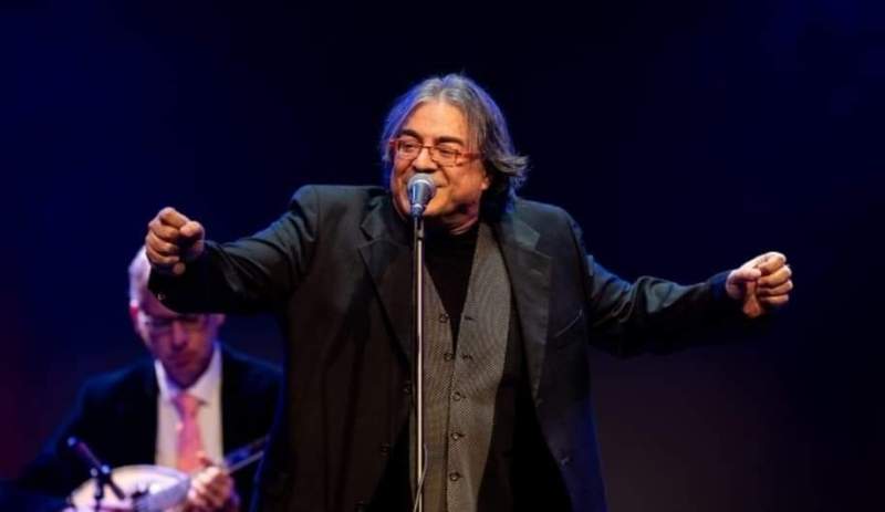 Ο Παντελής Αμπαζής στο Red Jasper Cabaret Theatre