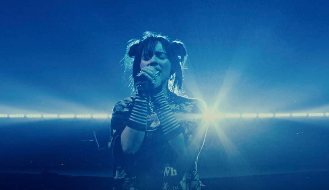 Πανικός και με την προβολή της συναυλίας της Billie Eilish στα Village Cinemas
