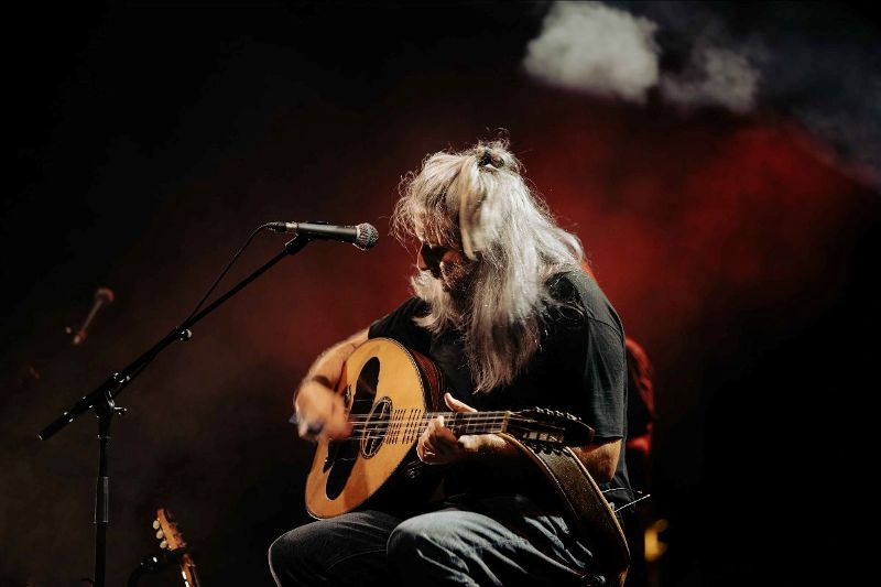 Sold out η συναυλία του Γιάννη Χαρούλη στο Κατράκειο