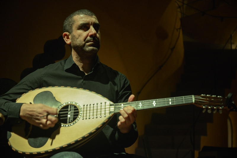 Ο Βασίλης Τριάντης στη μουσική σκηνή Σφίγγα