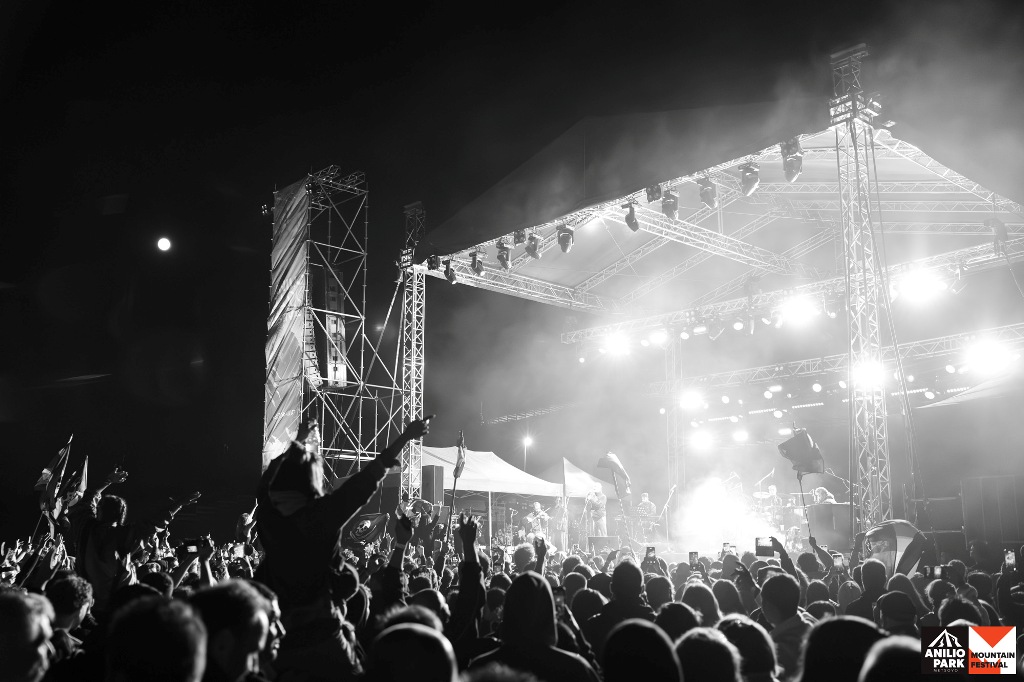 Τι γίνεται ρε παιδιά με τα απανωτά sold out του καλοκαιριού; 