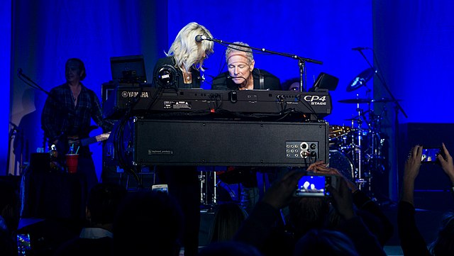 Ο Lindsey Buckingham τιμά τη Christine McVie