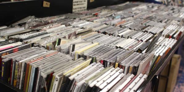 Δωρεάν cd στις εφημερίδες για να σωθούν οι δισκογραφικές