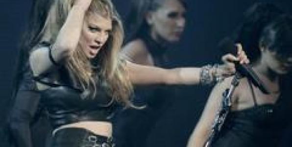 H SEXY FERGIE. AΛΛΑ KAI H SISTER BLISS…