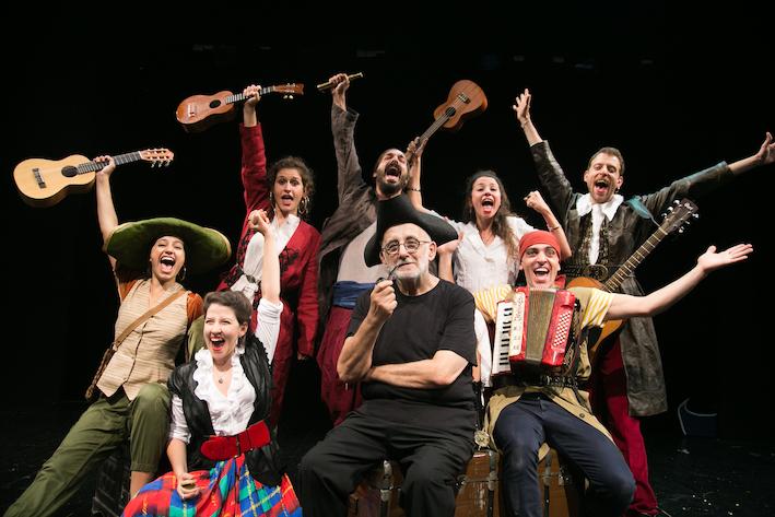 Ο Θάνος Μικρούτσικος σε πειρατικές περιπέτειες