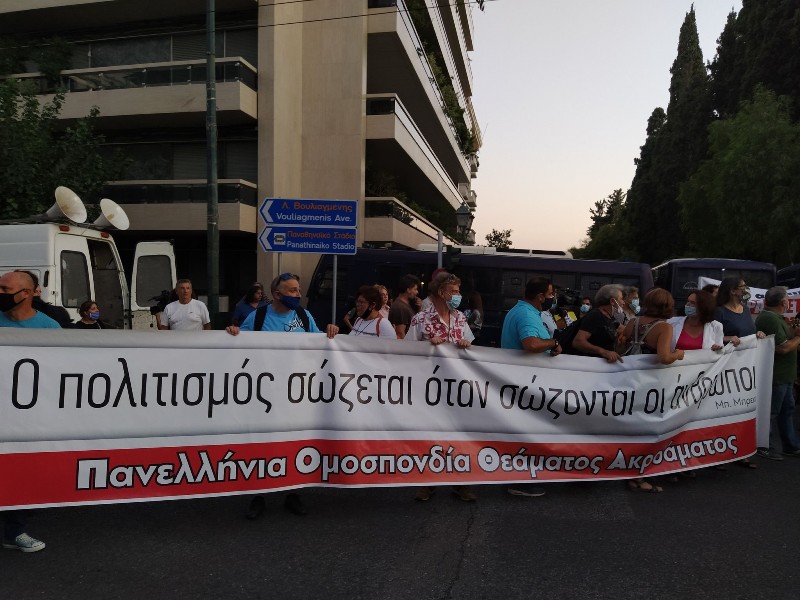 «Πόσα κρούσματα από την 1η Ιουλίου συνδέονται μέσω της ιχνηλάτησης με πολιτιστικές εκδηλώσεις;»