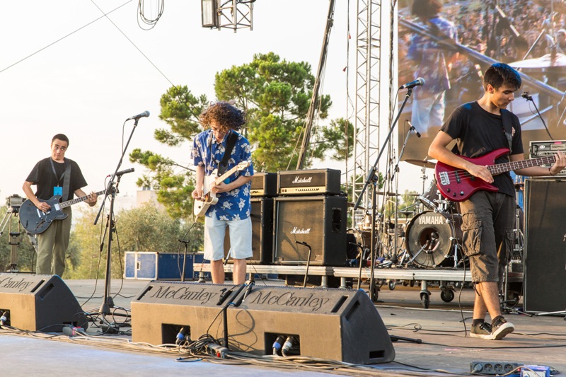 Το Schoolwave παίζει με την παράδοση