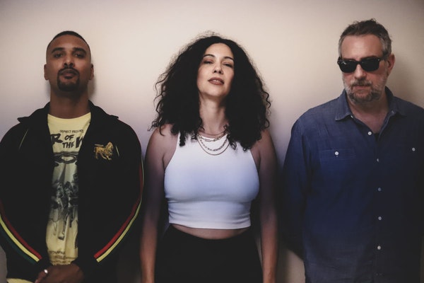 Τρία live acts στην Ταράτσα του Gazarte