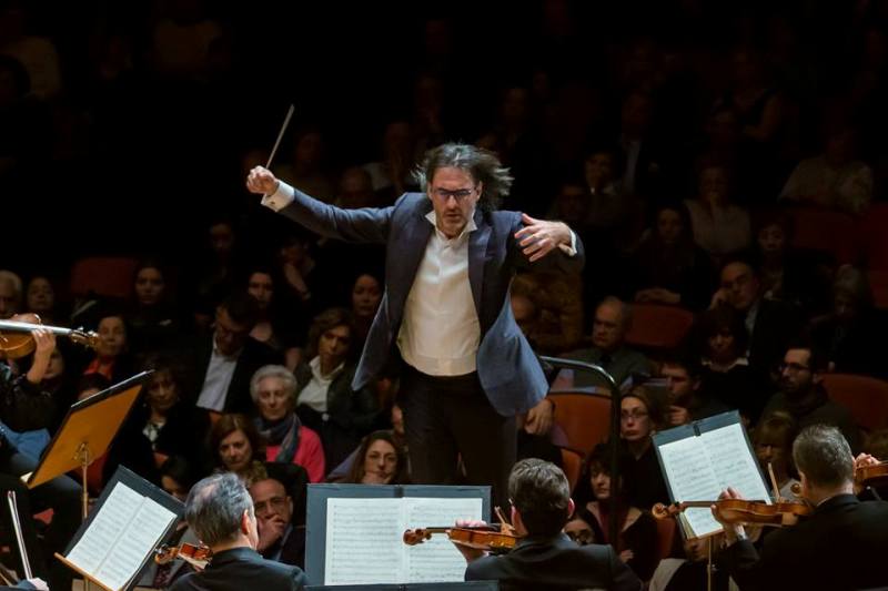 Ο Λεωνίδας Καβάκος συμπράττει με την Κρατική Ορχήστρα Αθηνών