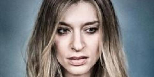 ΖΕΤΑ ΔΟΥΚΑ: ΑΡΧΙΖΩ ΝΑ ΤΡΑΓΟΥΔΩ ΟΤΑΝ ΤΑ ΛΟΓΙΑ ΔΕ ΜΟΥ ΦΤΑΝΟΥΝ ΓΙΑ ΝΑ ΕΚΦΡΑΣΩ ΑΥΤΟ ΠΟΥ ΝΙΩΘΩ.