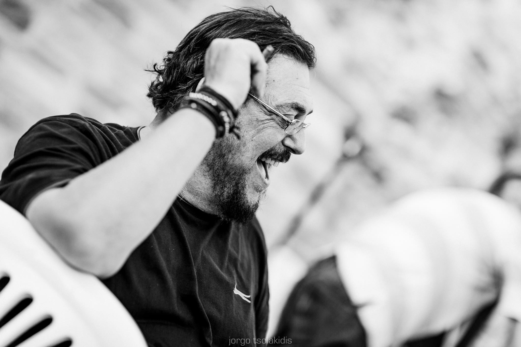 Ελεγες πως μισούσες τη μουσική του Μαχαιρίτσα και κέρδιζες πόντους...  