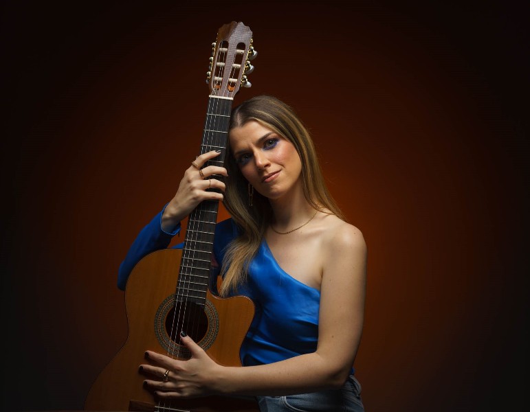 Η Χαριτίνη Πανοπούλου στη μουσική σκηνή Σφίγγα