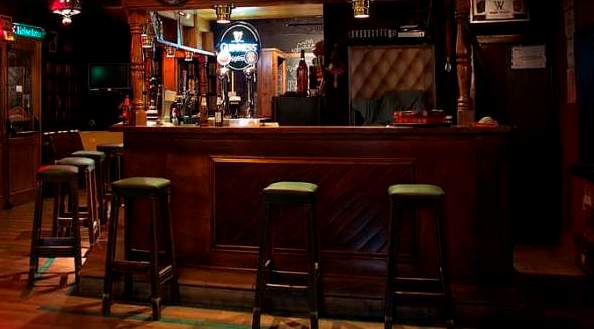 Τέλος οι όρθιοι σε bar, club και νυχτερινά κέντρα