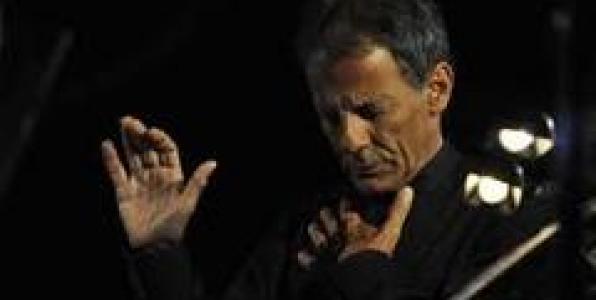 ΜΙΑ ΝΥΧΤΑ ΜΥΣΤΑΓΩΓΙΑΣ (ΜΕ ΤΟΝ... ΓΙΩΡΓΟ ΠΑΠΑΝΔΡΕΟΥ ΑΠΟ ΔΙΠΛΑ)