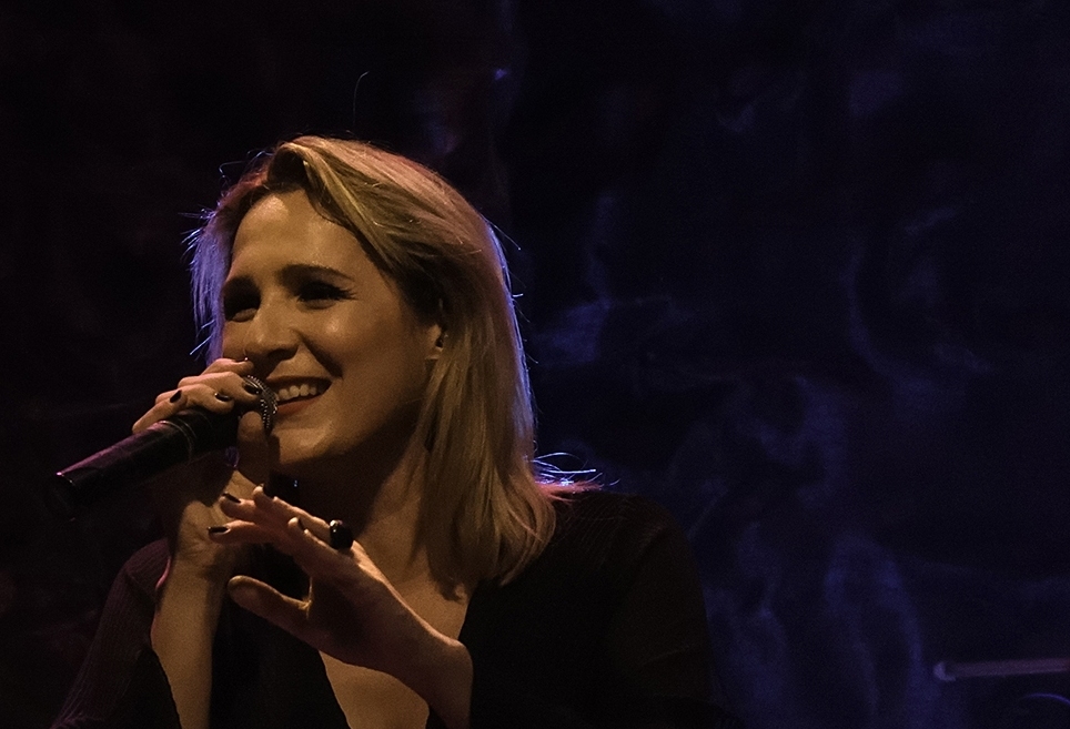 Η Βίκυ Καρατζόγλου το κάνει όπως και ο Bruce Springsteen - Οι νικητές του διαγωνισμού