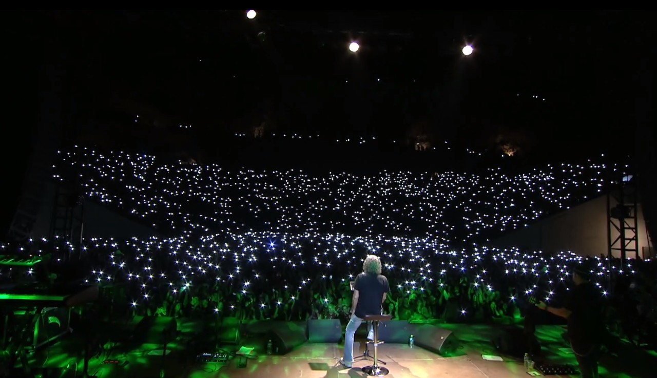 Πήγαμε, είδαμε τον Βασίλη Παπακωνσταντίνου στην Πετρούπολη