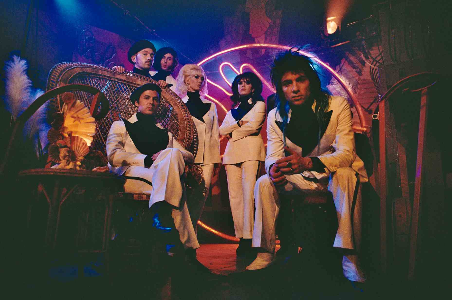 Ερχονται ξανά οι La Femme και αυτή τη φορά θα είναι διαφορετικά