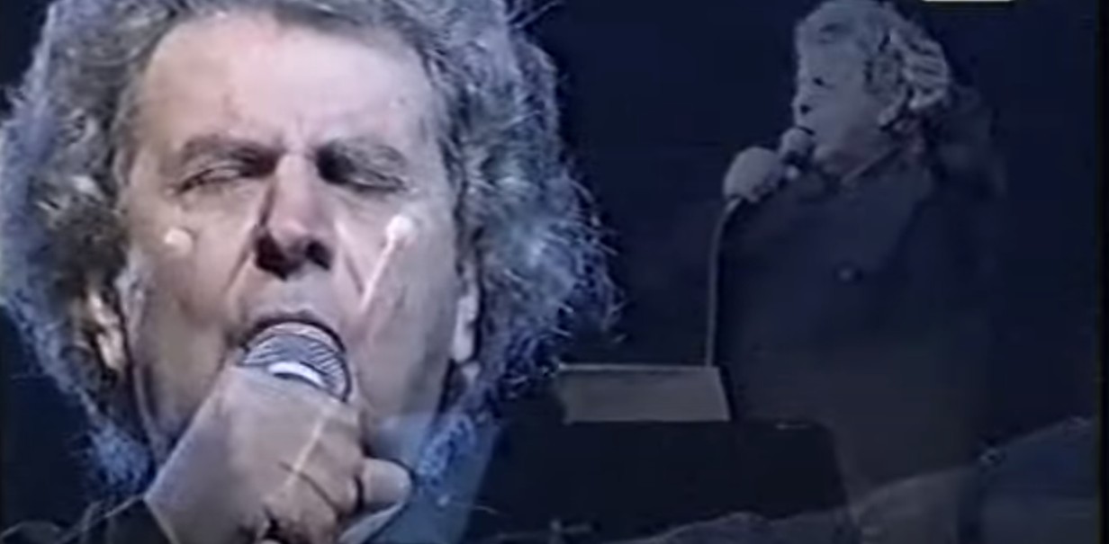 Θυμόμαστε στιγμές από τις μεγάλες συναυλίες του Μίκη θεοδωράκη