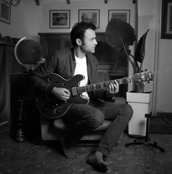 O Remi Cavat στη μουσική σκηνή Σφίγγα