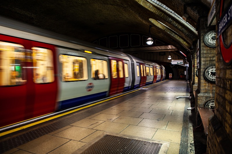 Λονδίνο: Ιούνιο ανοίγουν τα clubs χωρίς νυχτερινά δρομολόγια του μετρό