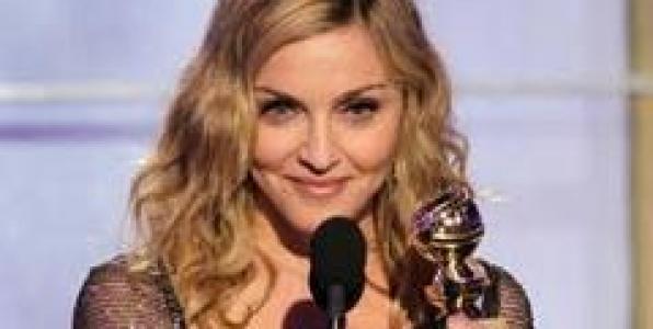 Ο ΣΥΖΥΓΟΣ ΤΟΥ ELTON JOHN TA ΠΗΡΕ ΜΕ ΤΗΝ MADONNA