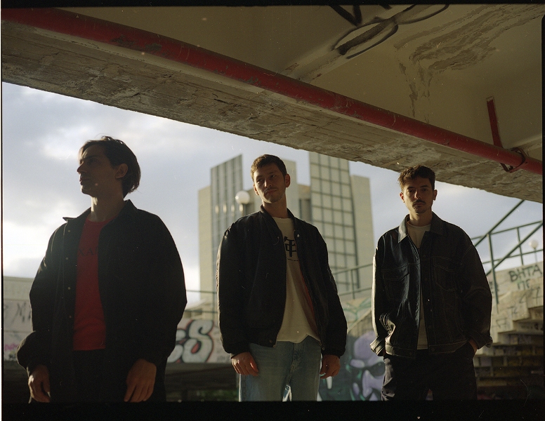 To τρίτο single των Sworr έχει τίτλο «Rain Orange»