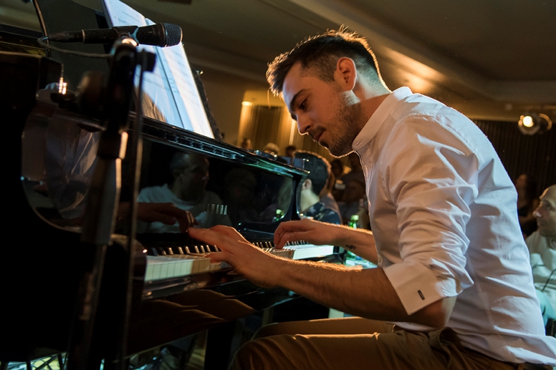 «Κάποιος σ´ αγαπάει και δεν το ξέρεις»