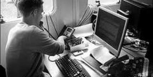 ΜΕΛΩΔΙΑ 99,2: Ο ΘΑΝΑΤΟΣ ΤΟΥ ΡΑΔΙΟΦΩΝΙΚΟΥ ΠΑΡΑΓΩΓΟΥ