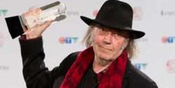Ο NEIL YOUNG ΜΕ ΚΑΙΝΟΥΡΓΙΟ ΔΙΣΚΟ