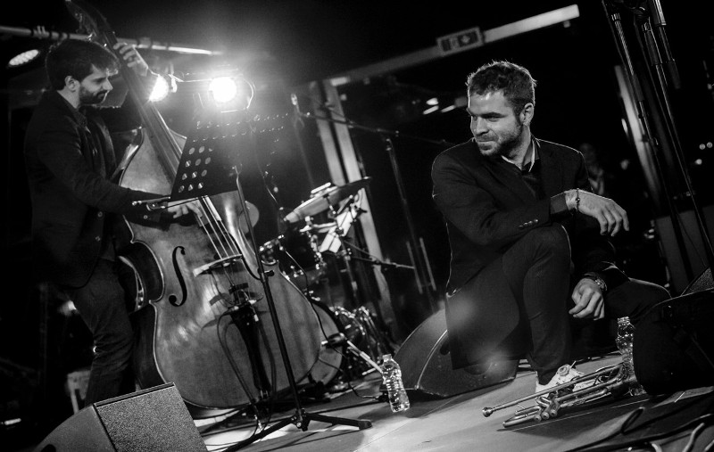 Ο τρομπετίστας Στέλιος Χατζηκαλέας στο Jazzét Café