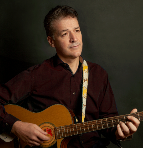 Ο Παύλος Καρποδίνης στο Γυάλινο Up Stage