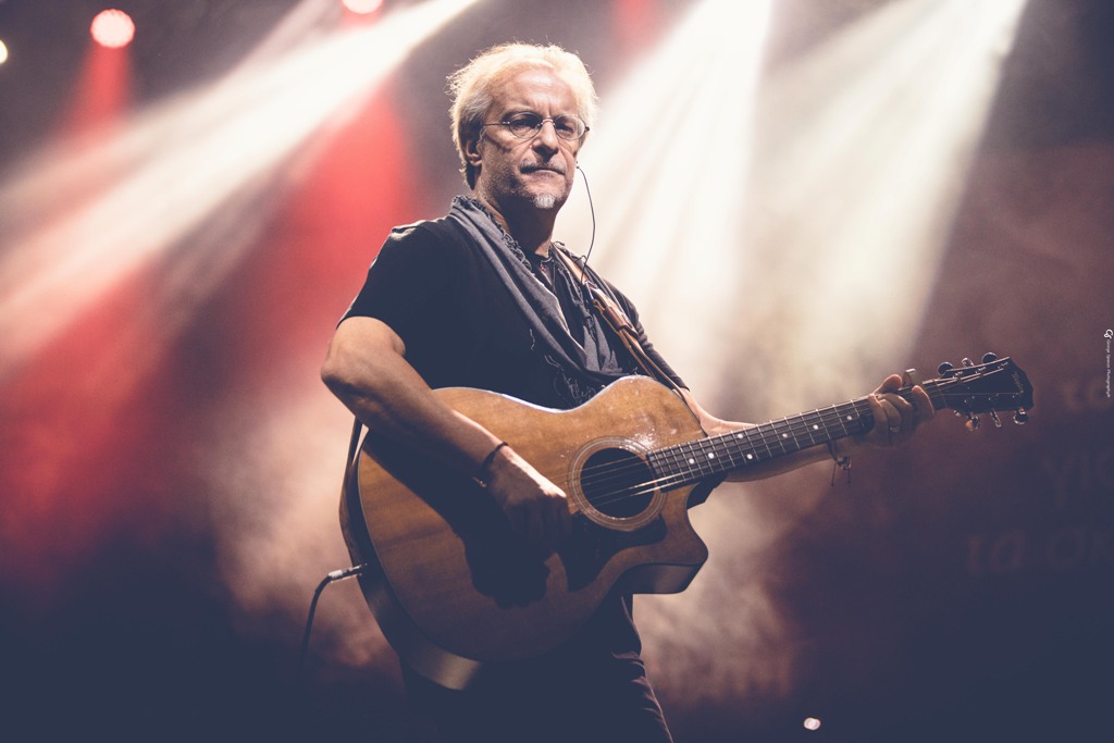 Ο Μίλτος Πασχαλίδης γιορτάζει στο Θέατρο Βράχων