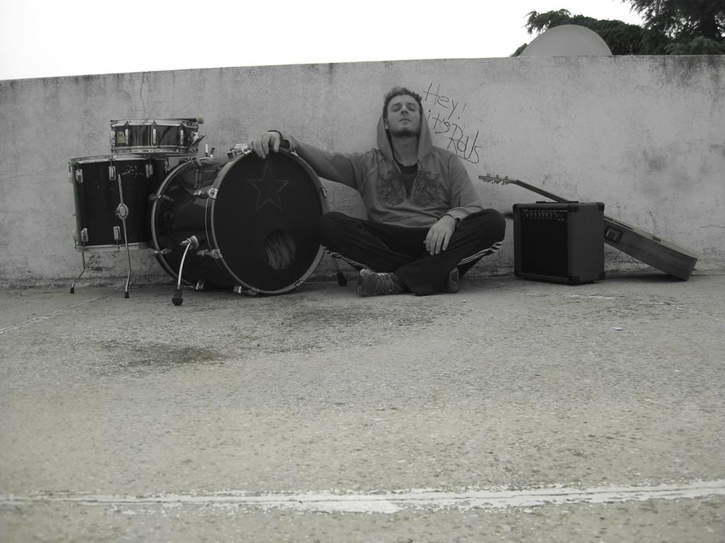 Ο Rous στο Gazarte Roof Stage