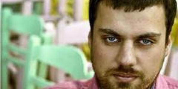 Ο ΘΕΜΗΣ ΚΑΡΑΜΟΥΡΑΤΙΔΗΣ ΚΑΛΕΣΜΕΝΟΣ ΤΗΣ ΟΛΓΑΣ ΛΑΣΚΑΡΑΤΟΥ