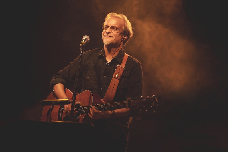 Ο Μίλτος Πασχαλίδης στο θέατρο Βράχων 