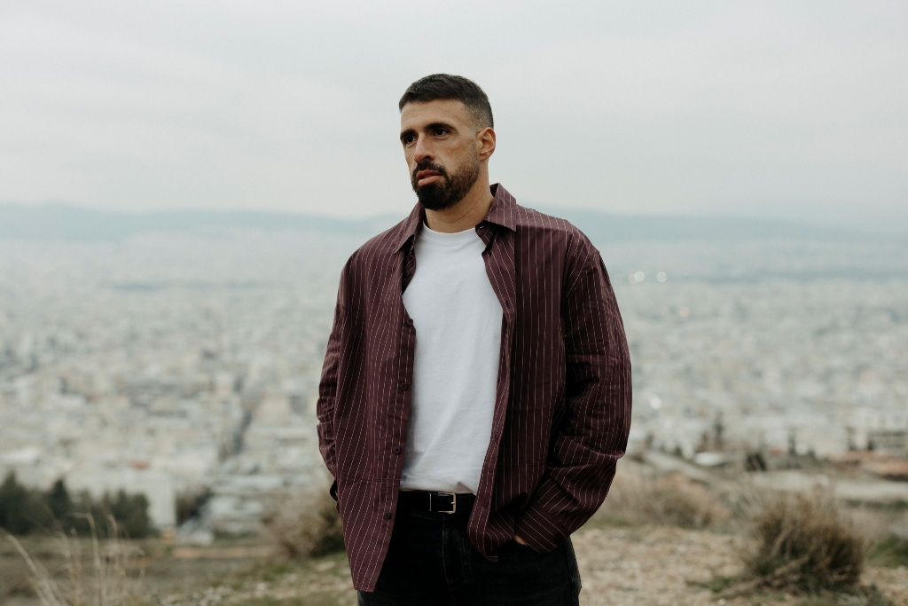 Ο Ivy Robins στο club του Σταυρού του Νότου