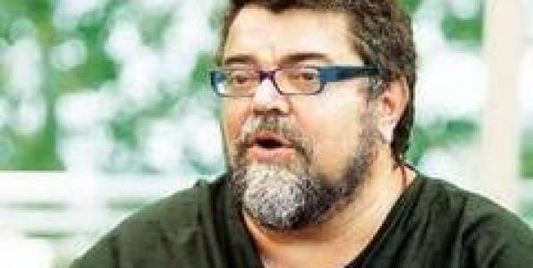 Ο ΣΤΑΜΑΤΗΣ ΚΡΑΟΥΝΑΚΗΣ ΤΑ ΧΩΝΕΙ ΜΕΣΑ ΑΠΟ ΤΟΝ ΒΗΜΑ 99,5