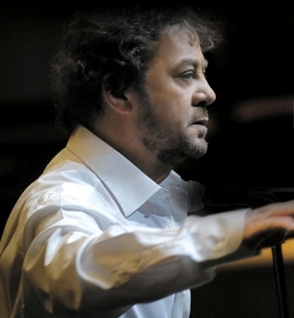 Ο Γιάννης Πάριος στο θέατρο Άλσος 