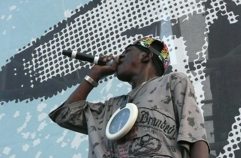 Ο Flavor Flav συνελήφθη για ενδοοικογενειακή βία 