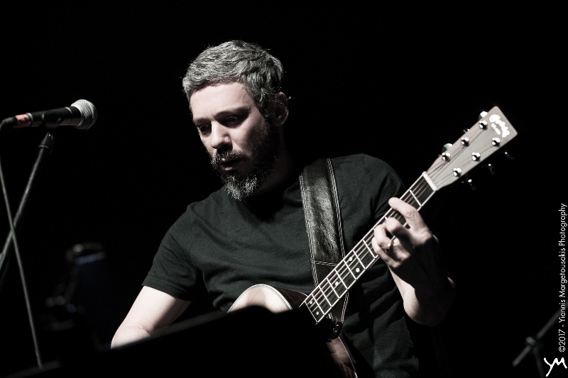 5 λόγοι που πρέπει να δείτε live και solo τον Αλκίνοο (κερδίστε προσκλήσεις)