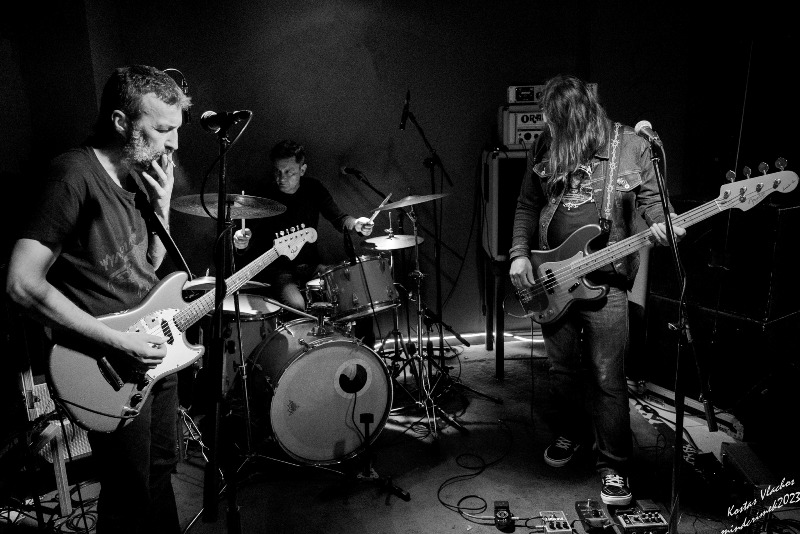 Οι Thee Holy Strangers στο Κύτταρο 