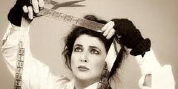 ΔΙΕΡΡΗΞΕ ΤΟ ΣΠΙΤΙ ΤΗΣ KATE BUSH ΓΙΑ ΝΑ ΤΗ ΖΗΤΗΣΕΙ ΣΕ ΓΑΜΟ
